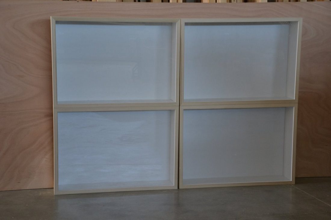 Teca personalizzata su misura in legno per l'esposizione di opere